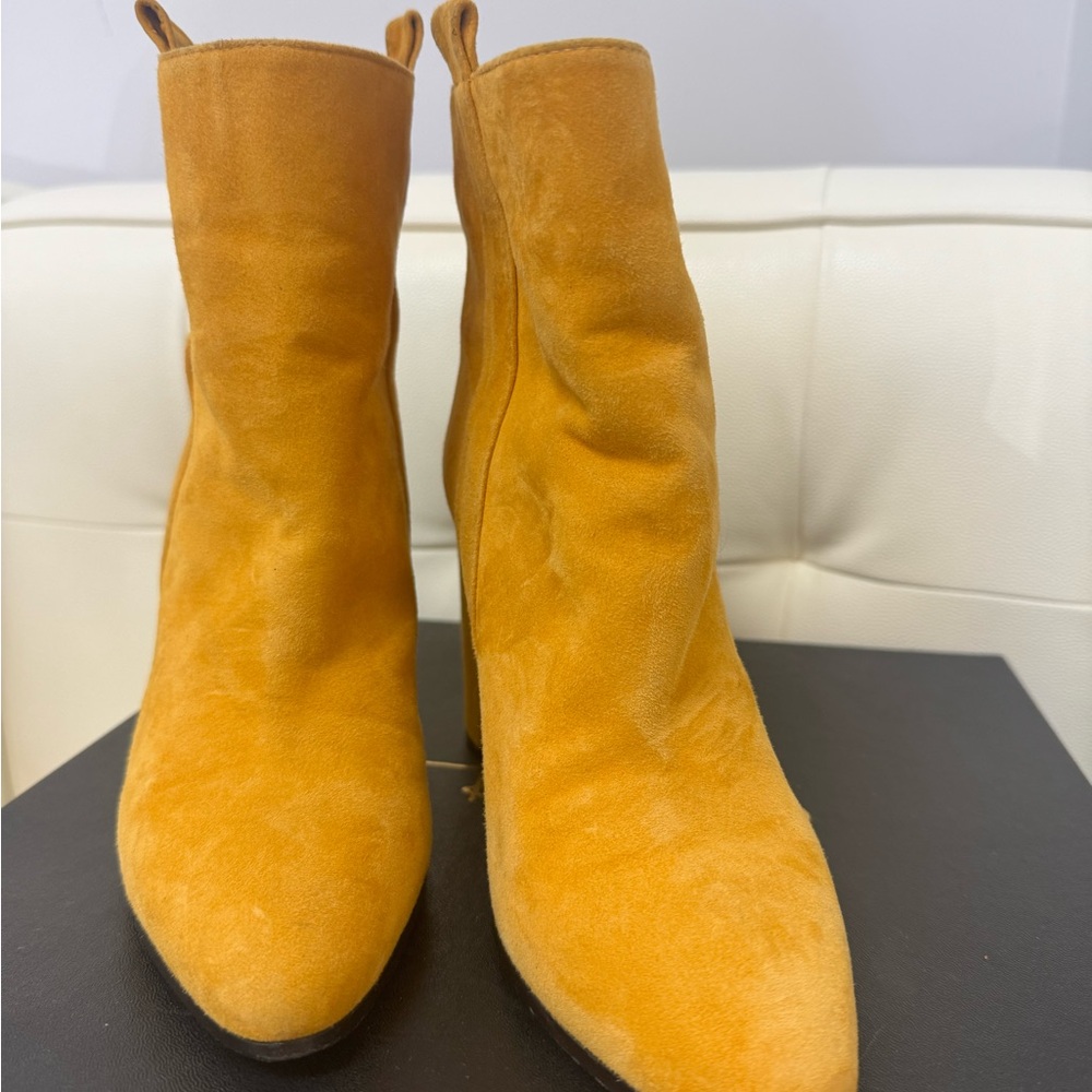 Chic ITALIAN yellow suede Heeled Boots